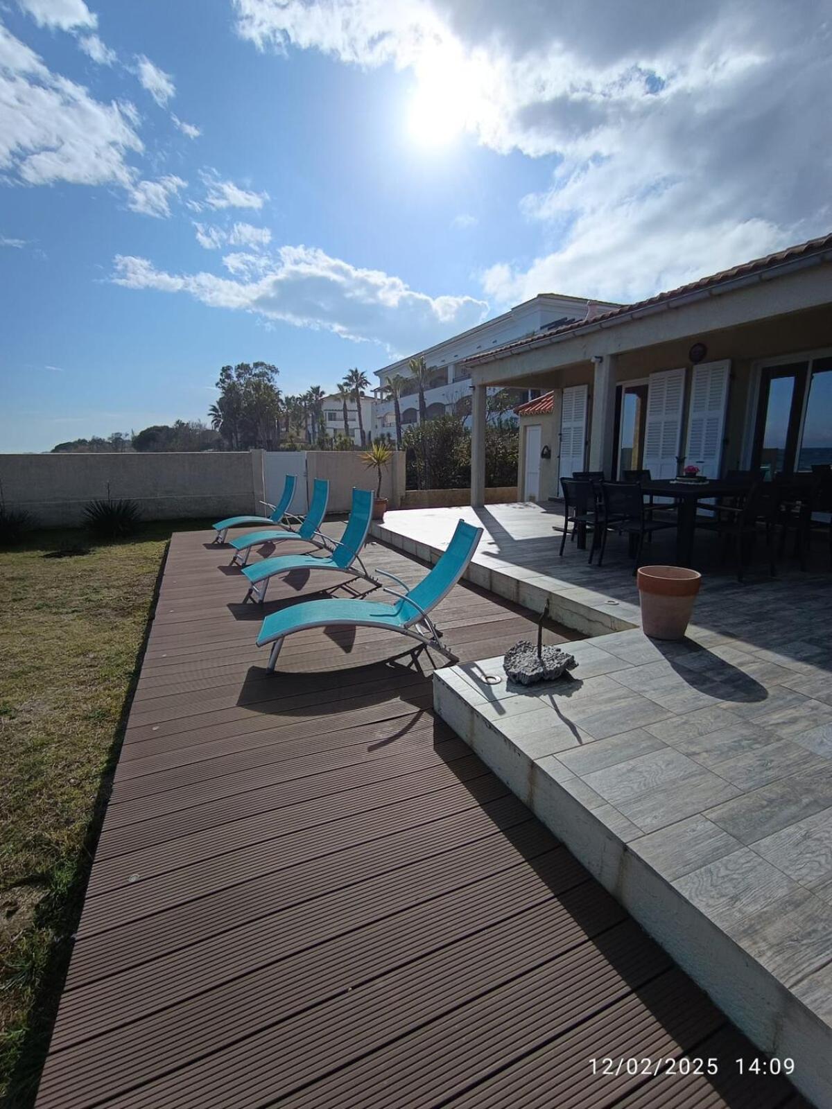 Bord de mer, pieds dans l'eau, vue panoramique Villa San Nicolao Bagian luar foto